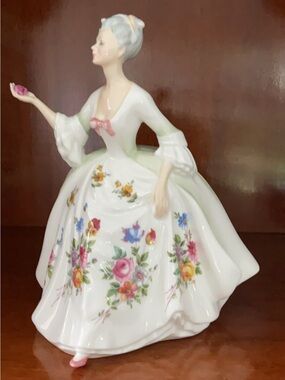 Royal doulton Floral Lady Figurine - Diana HN2468 White with Pastel Floral